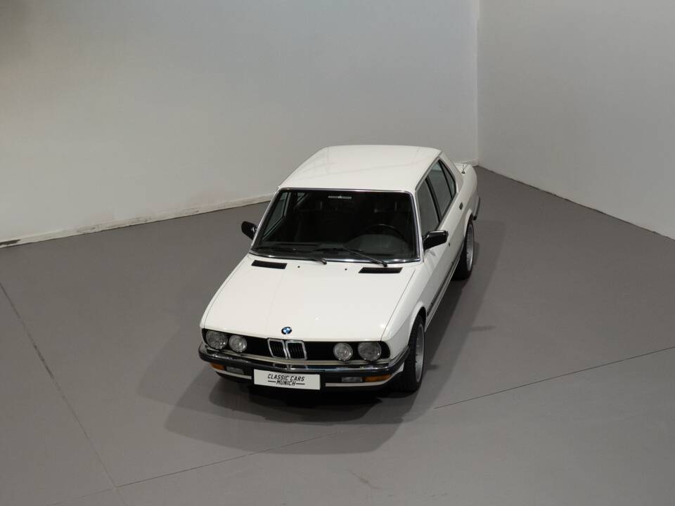 Afbeelding 40/52 van BMW 528i (1984)