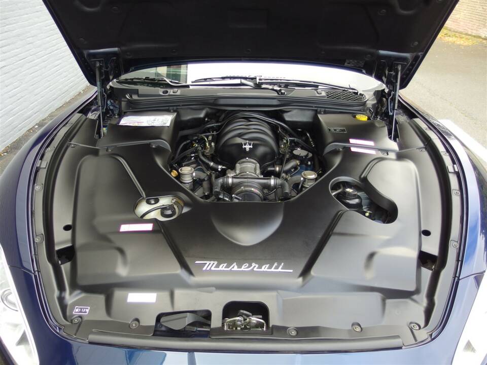 Image 78/99 of Maserati GranTurismo 4.2 (2008)