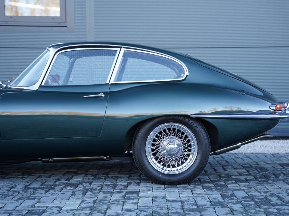 Image 24/50 de Jaguar E-Type 4.2 (1967)