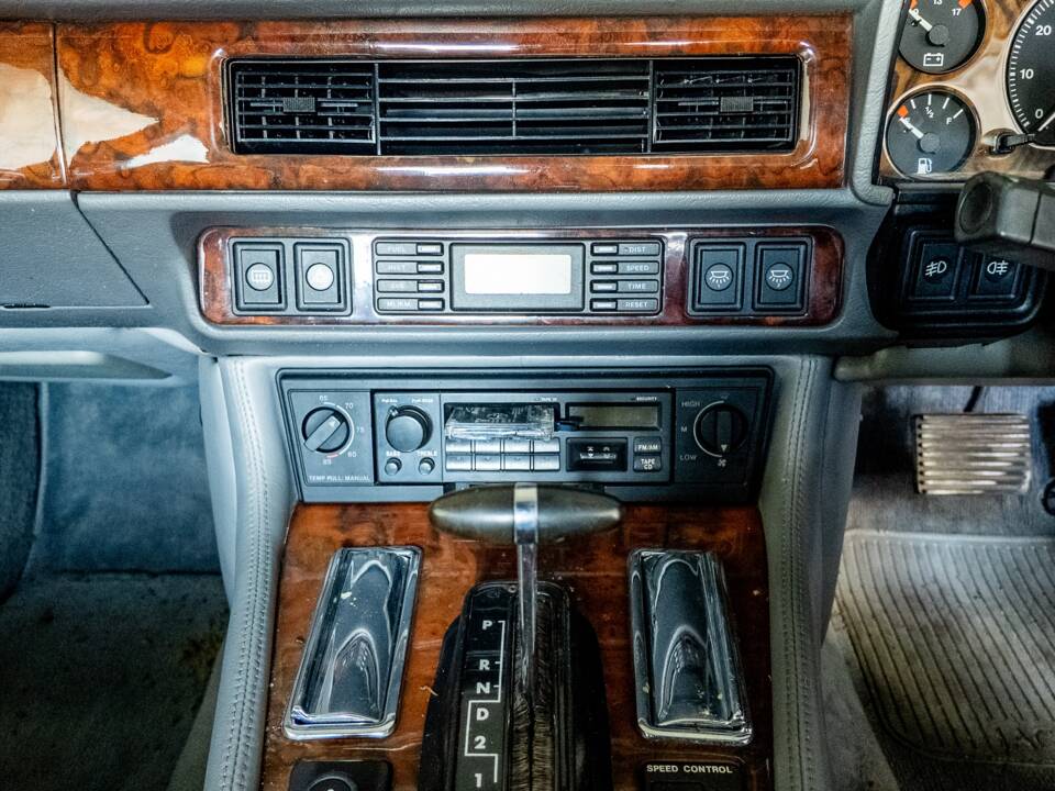 Image 18/34 of Jaguar XJS 5.3 V12 (1992)