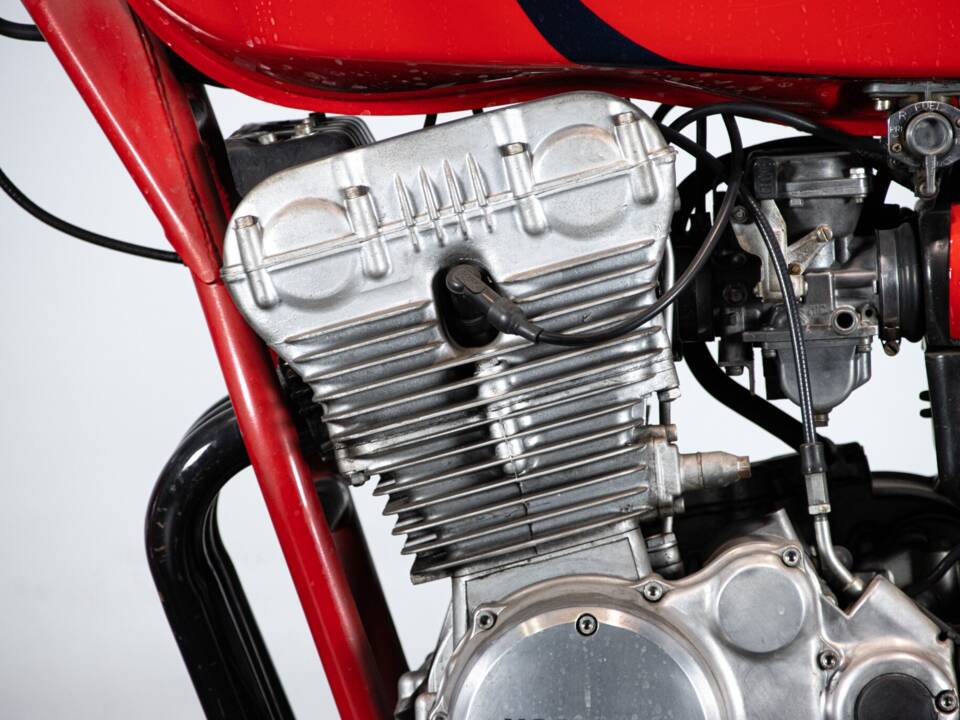 Image 18/50 of Yamaha XS 750 (1979)