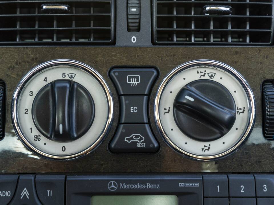 Image 32/48 of Mercedes-Benz SLK 320 (2001)