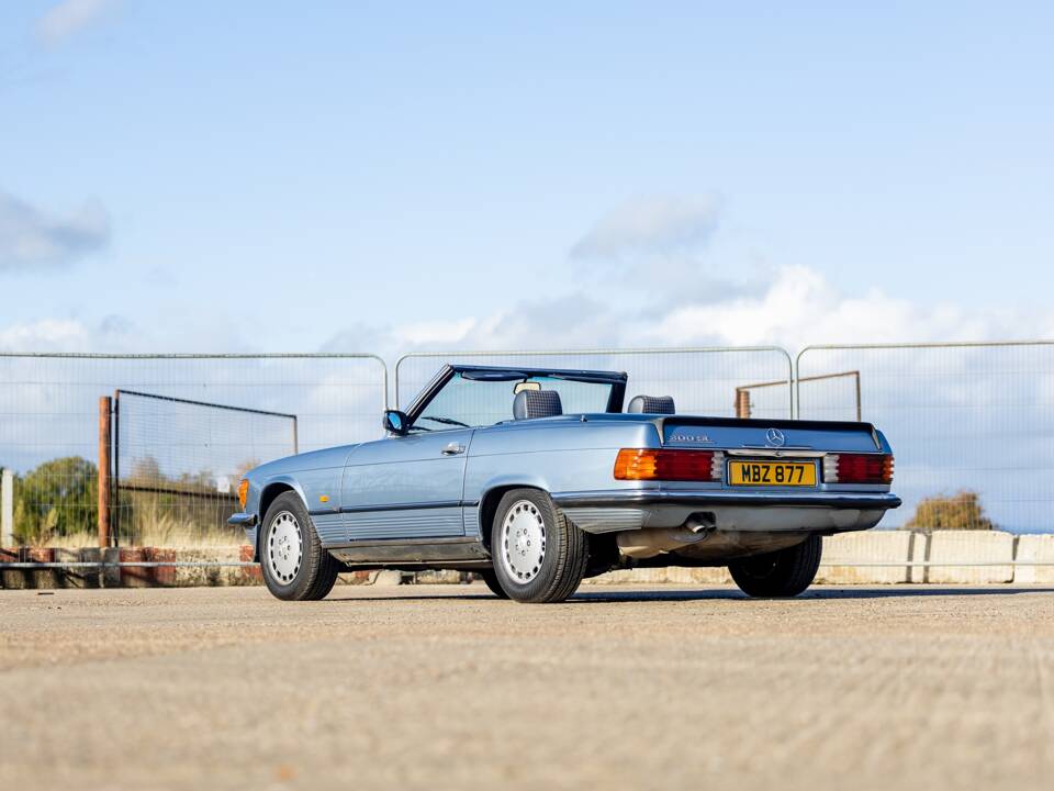 Image 18/47 of Mercedes-Benz 300 SL (1987)