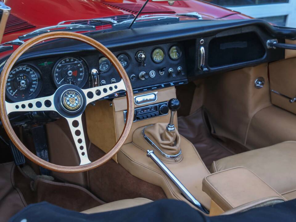Image 3/50 de Jaguar Type E 3.8 (1964)
