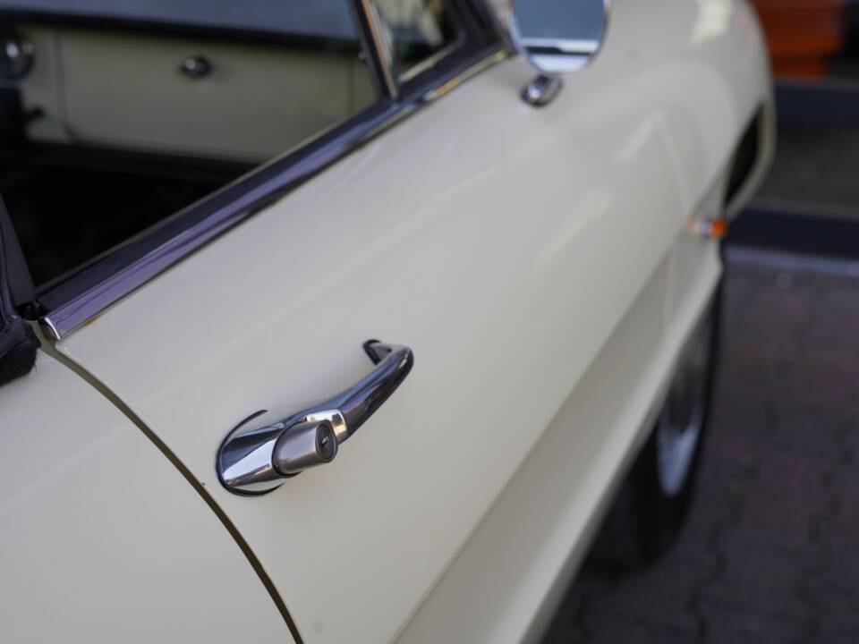 Image 22/50 de Alfa Romeo 1600 Spider Duetto (1967)