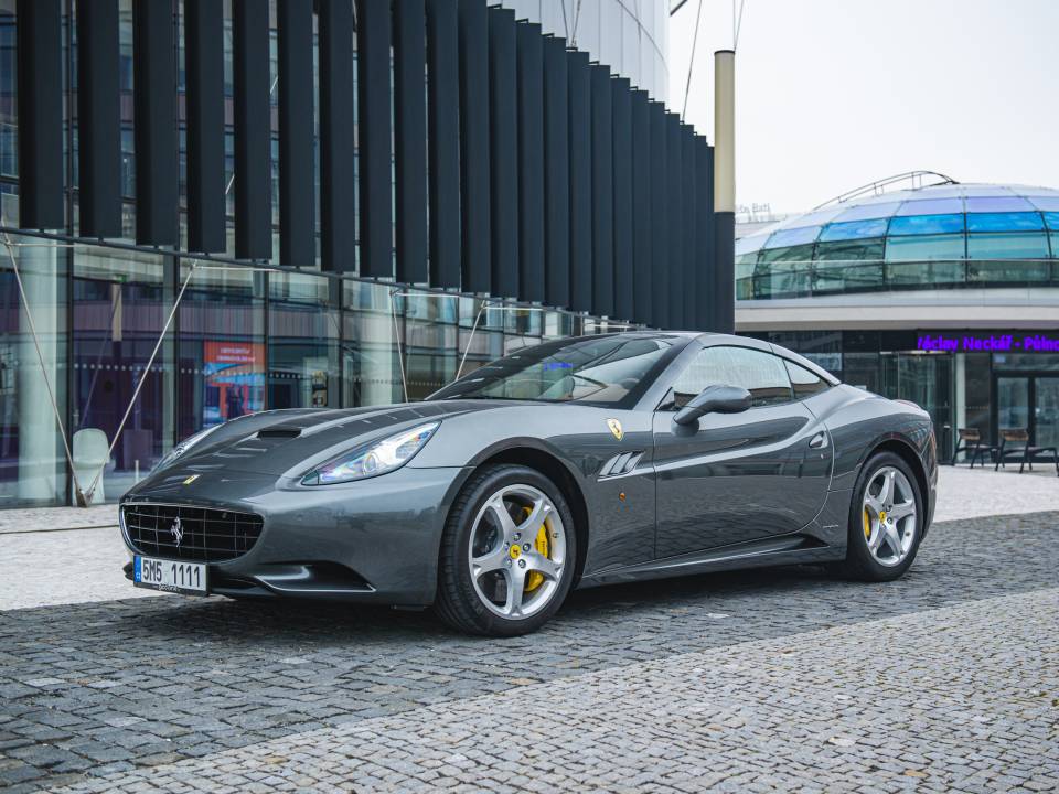 Image 3/28 of Ferrari California (2011)