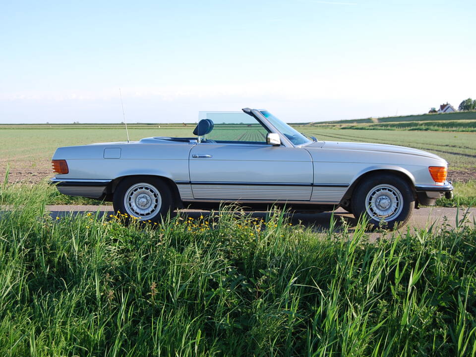 Image 27/87 of Mercedes-Benz 280 SL (1982)