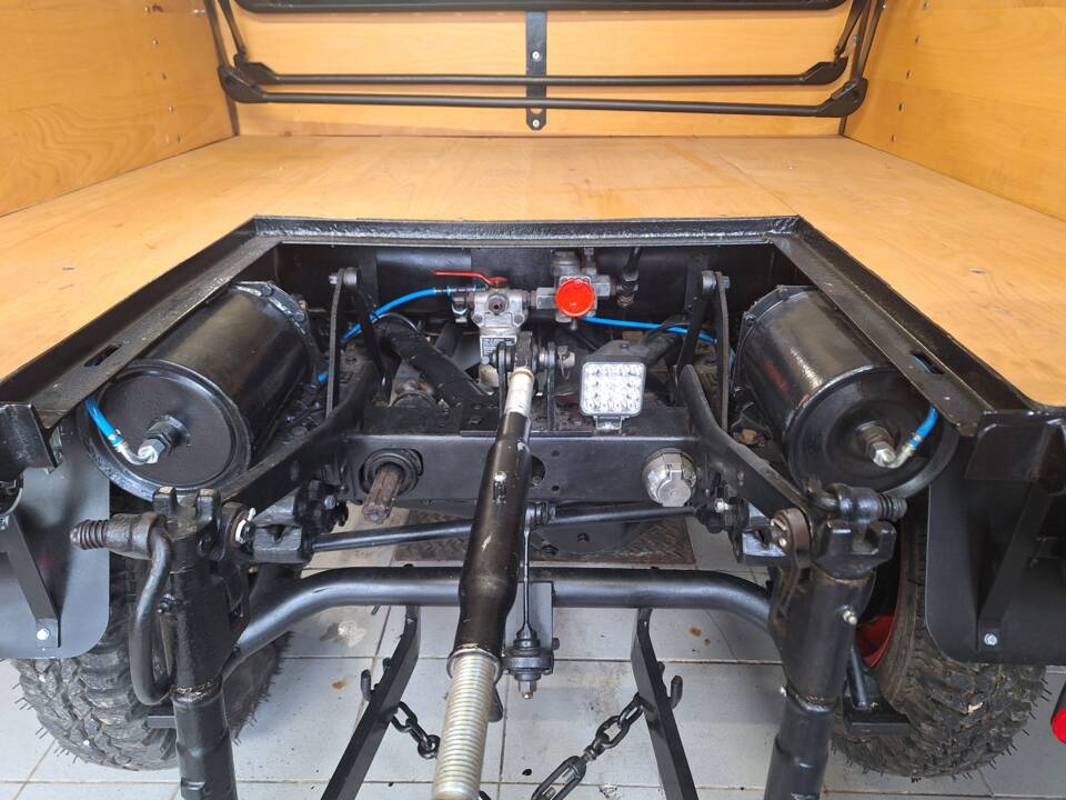 Bild 4/17 von Mercedes-Benz Unimog 2010 (1950)