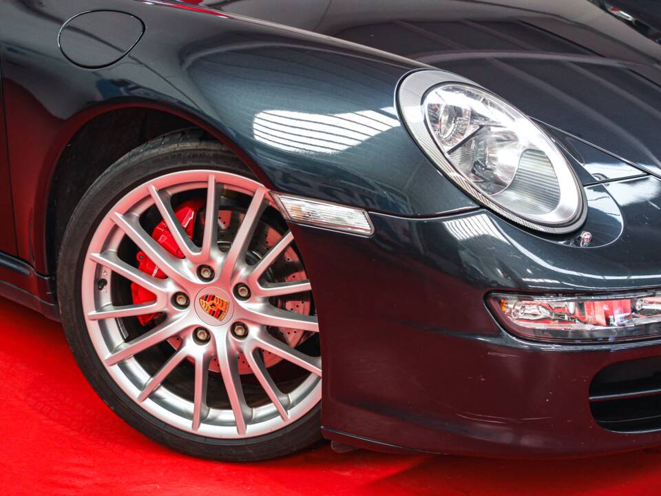 Image 2/48 of Porsche 911 Carrera 4S (2007)