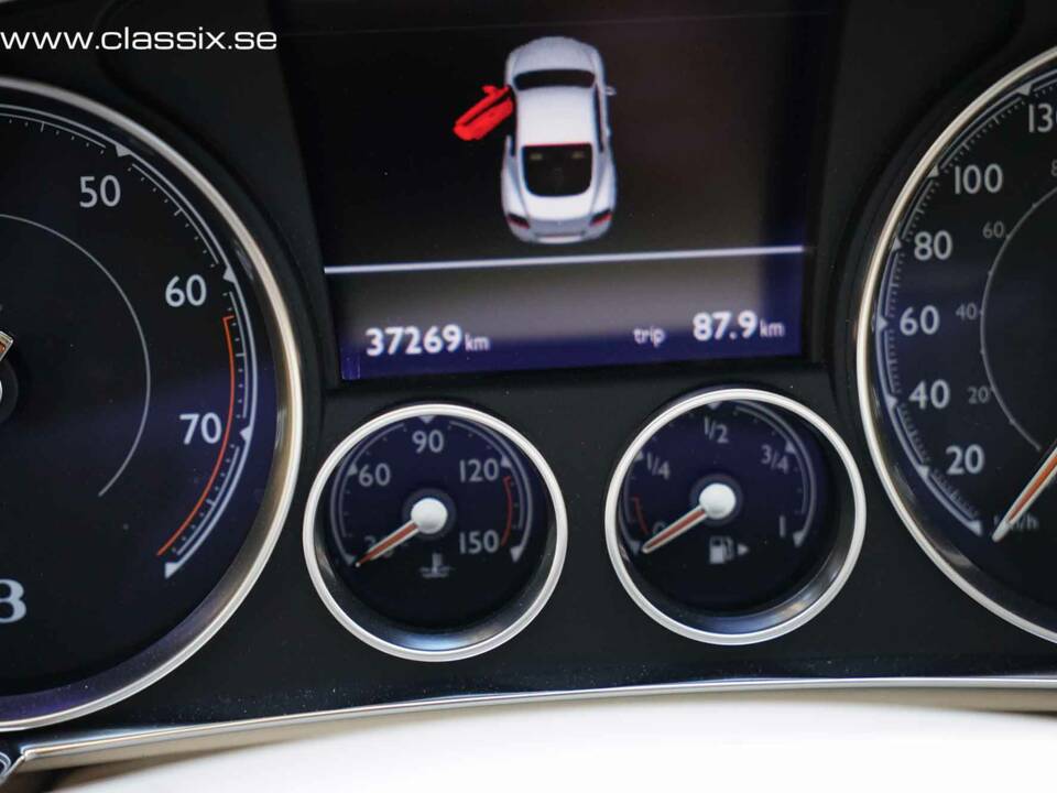 Image 21/28 of Bentley Continental GT V8 (2016)