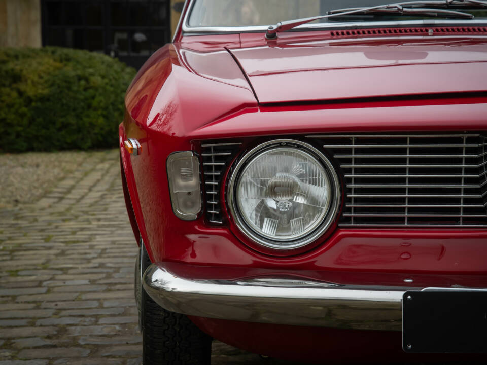 Image 18/21 de Alfa Romeo Giulia 1600 GTC (1966)