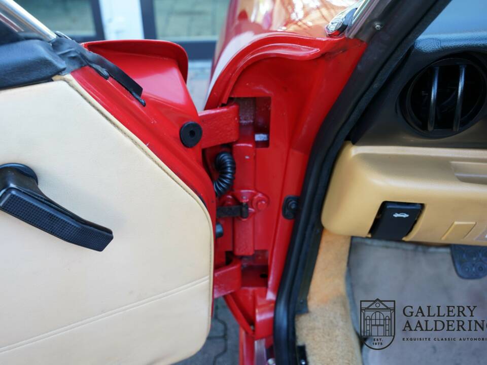 Immagine 28/50 di Alfa Romeo 2.0 Spider (1991)