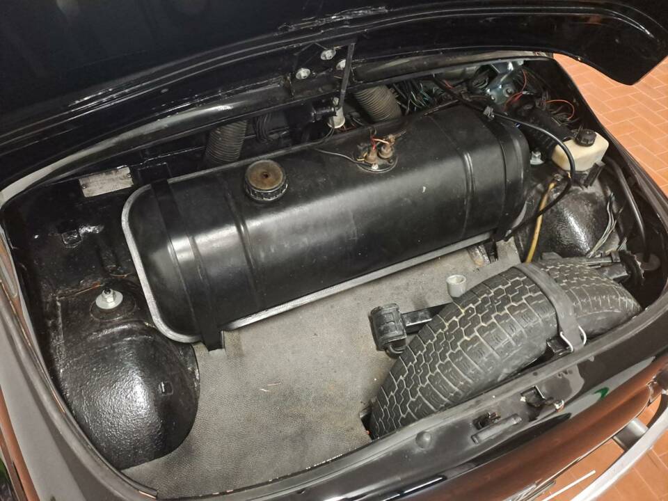 Image 25/31 of FIAT 500 L (1971)