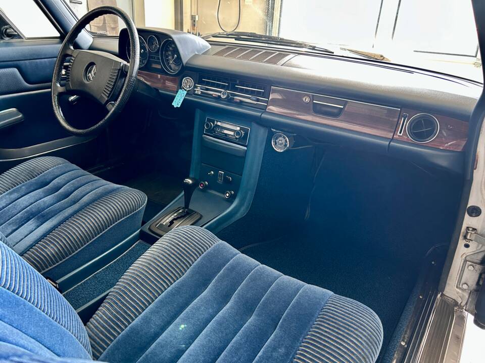 Image 18/61 of Mercedes-Benz 280 CE (1974)