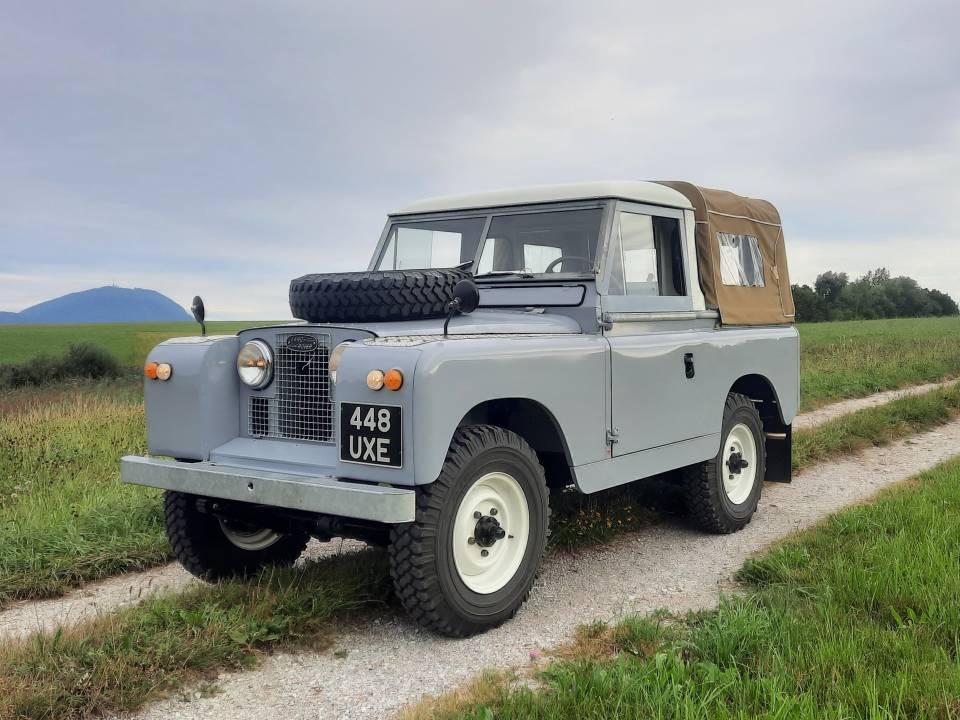 Image 15/57 of Land Rover 88 (1961)