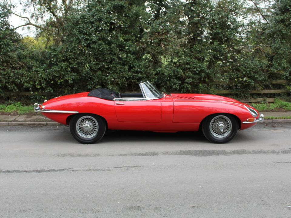Image 7/18 of Jaguar E-Type 4.2 (1965)