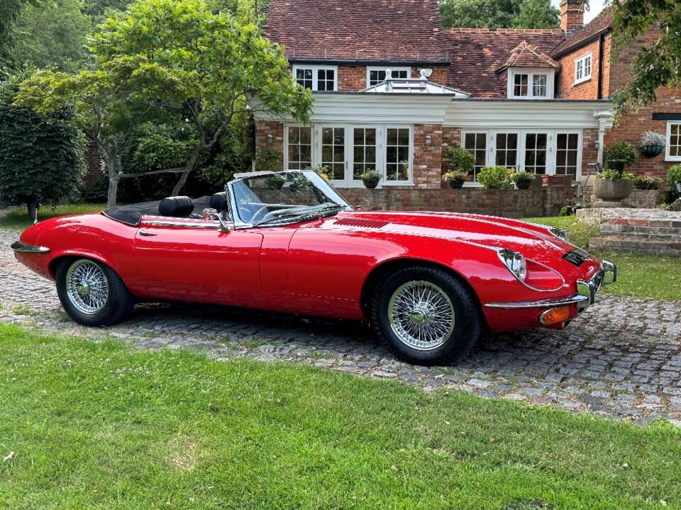 Image 10/39 of Jaguar E-Type V12 (1974)
