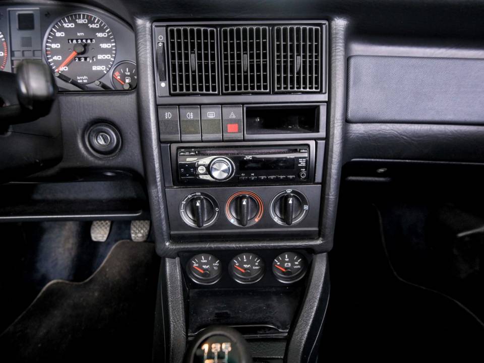 Immagine 25/50 di Audi Cabriolet 2.0 E (1995)