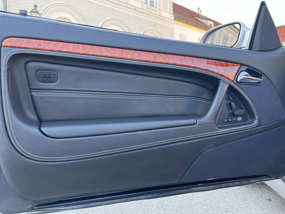 Image 31/91 of Mercedes-Benz SL 320 "Final Edition" (2001)