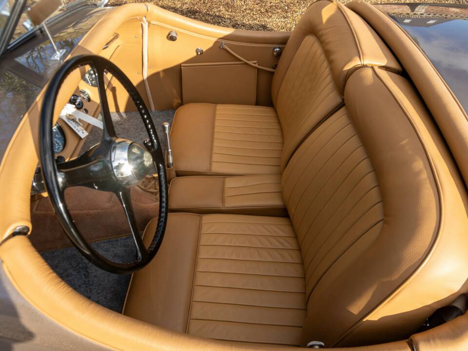 Image 49/50 of Jaguar XK 120 OTS (1952)