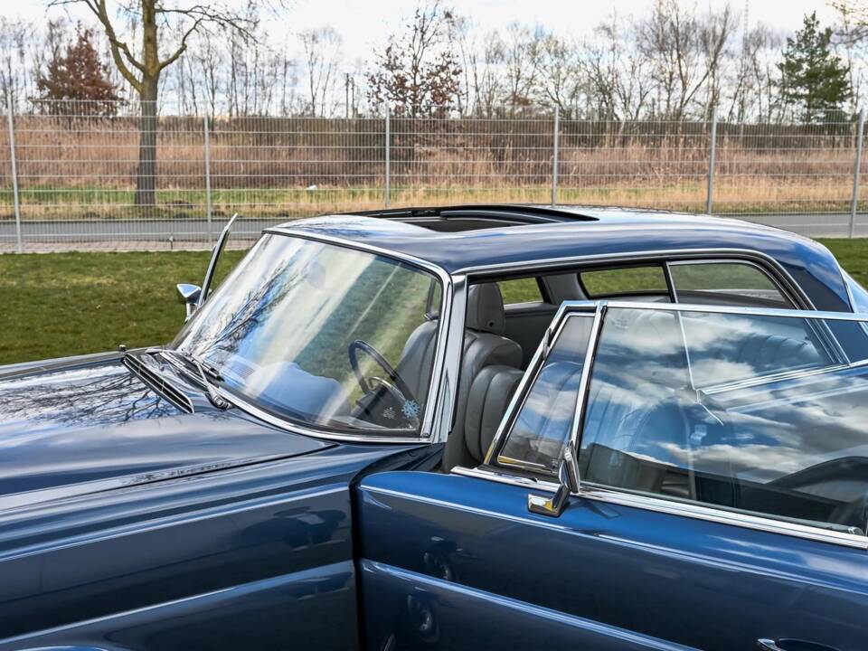 Imagen 11/13 de Mercedes-Benz 280 SE 3,5 (1971)
