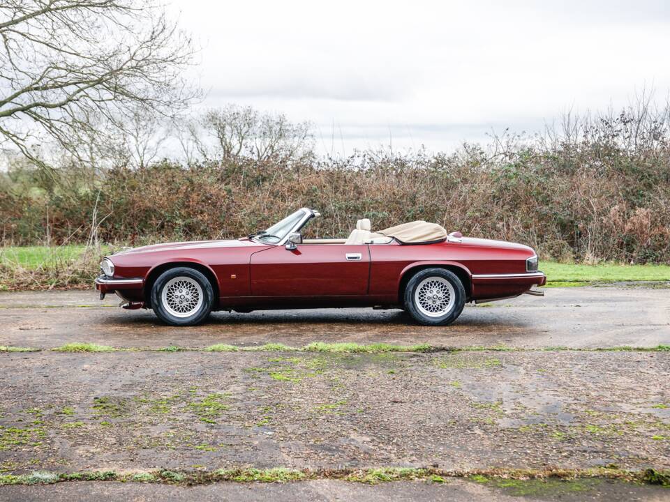 Image 13/45 of Jaguar XJS 5.3 V12 (1993)