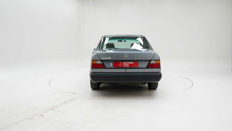 Imagen 7/15 de Mercedes-Benz 230 E (1988)