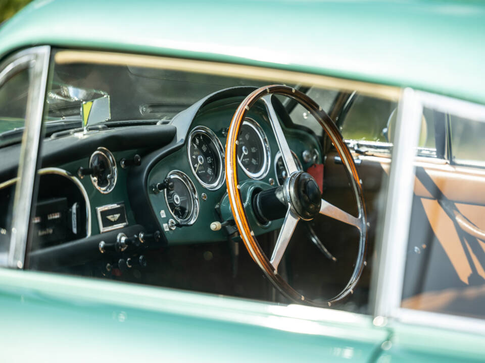 Image 27/50 of Aston Martin DB 2&#x2F;4 Mk III (1958)