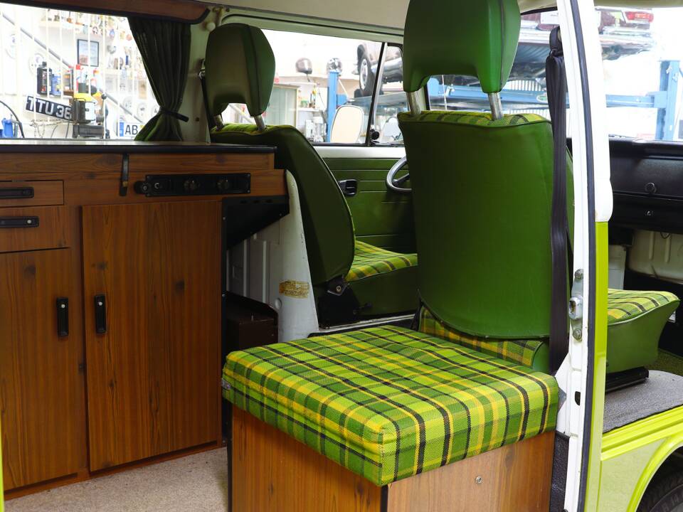 Image 19/25 de Volkswagen T2b Camper (1979)