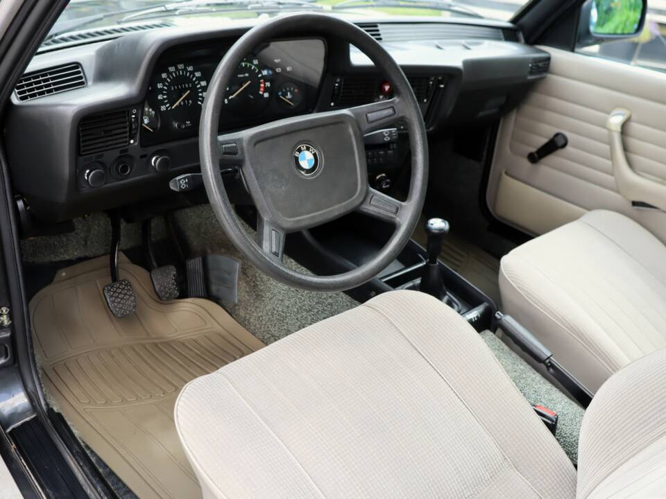Image 13/50 of BMW 323i (1980)