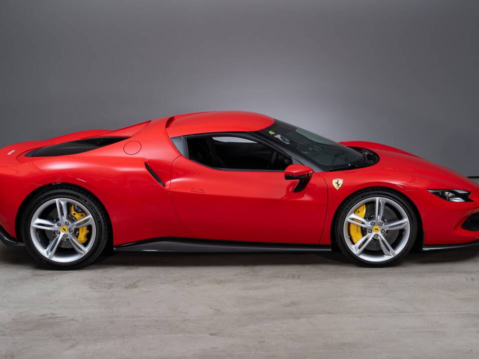 Image 6/30 of Ferrari 296 GTB (2022)
