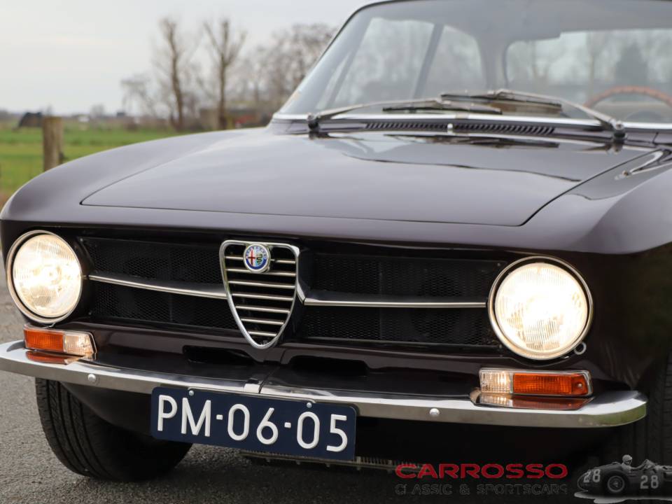 Afbeelding 23/40 van Alfa Romeo Giulia GT 1300 Junior (1972)