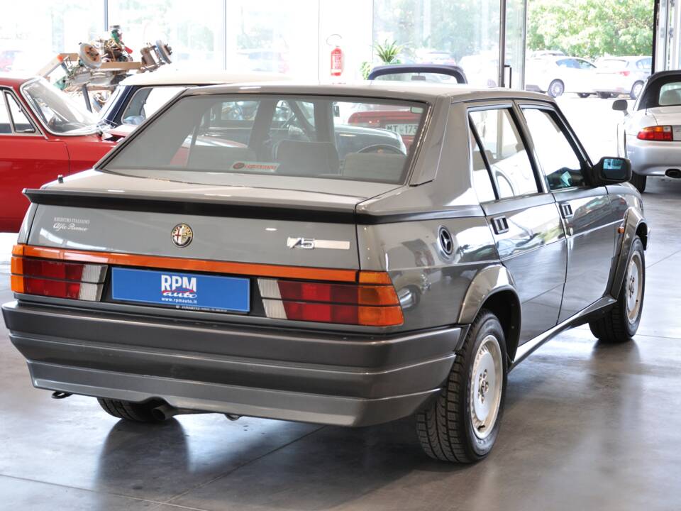 Image 10/34 de Alfa Romeo 75 2.0 Twin Spark (1987)