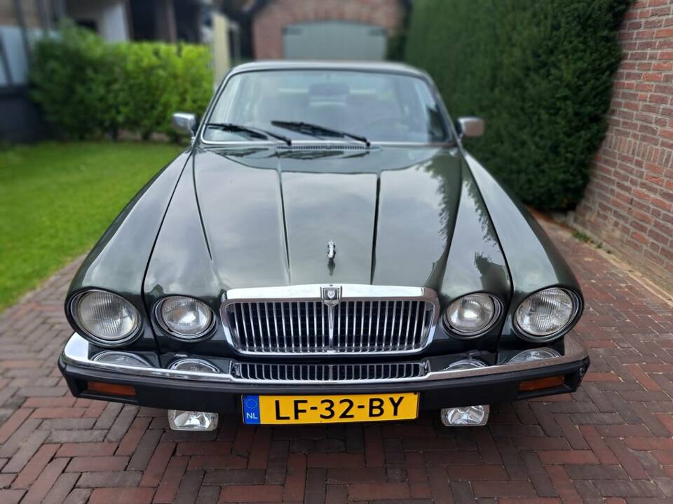 Image 3/8 of Jaguar XJ 12 (1984)