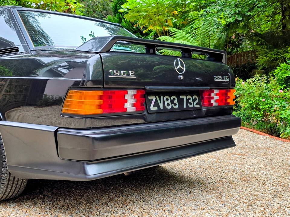 Image 36/69 de Mercedes-Benz 190 E 2.3-16 (1985)