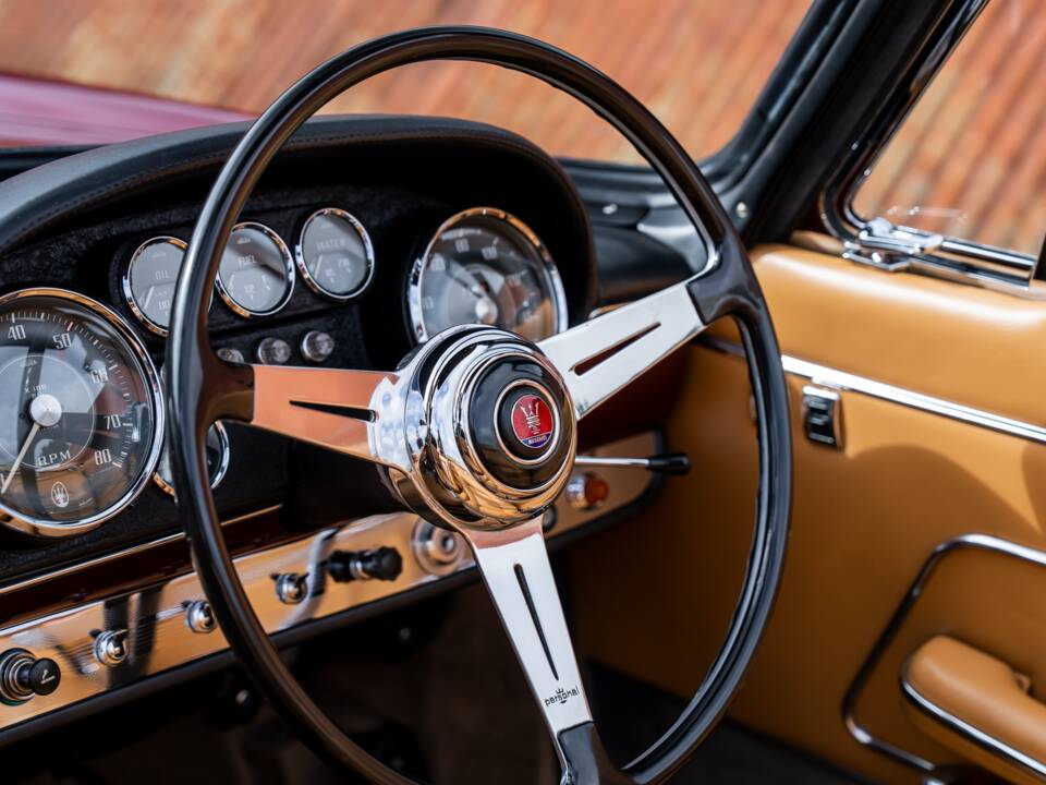 Image 30/51 of Maserati 3500 GTI Spyder Vignale (1963)