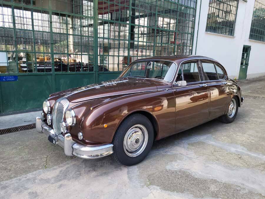 Image 4/42 of Jaguar Mk II 2.4 (1964)