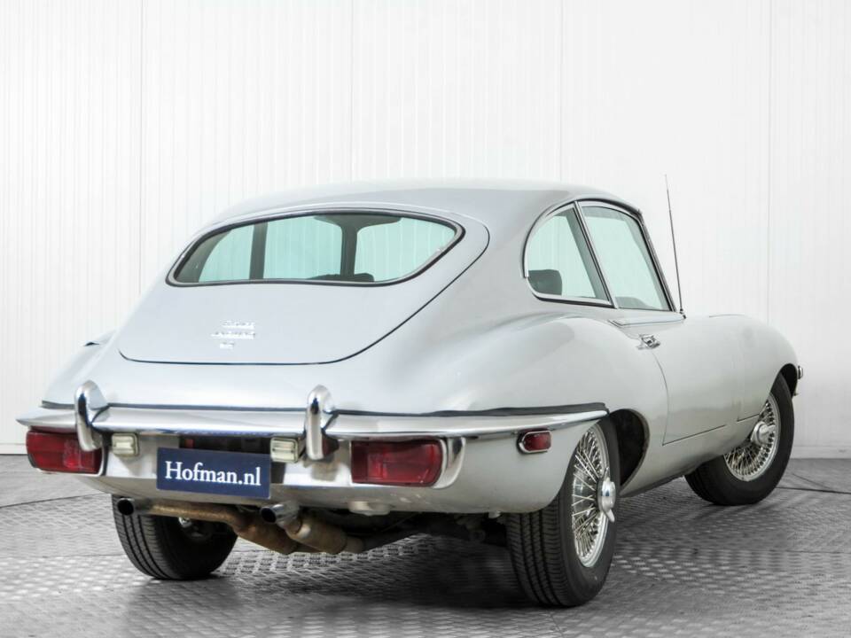 Image 39/47 de Jaguar E-Type (1969)