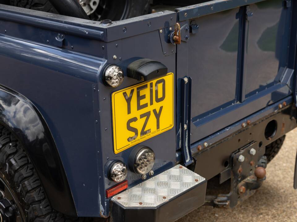 Image 21/43 of Land Rover Defender 90 (2010)