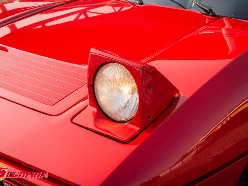 Image 23/49 de Ferrari 208 GTS Turbo (1989)