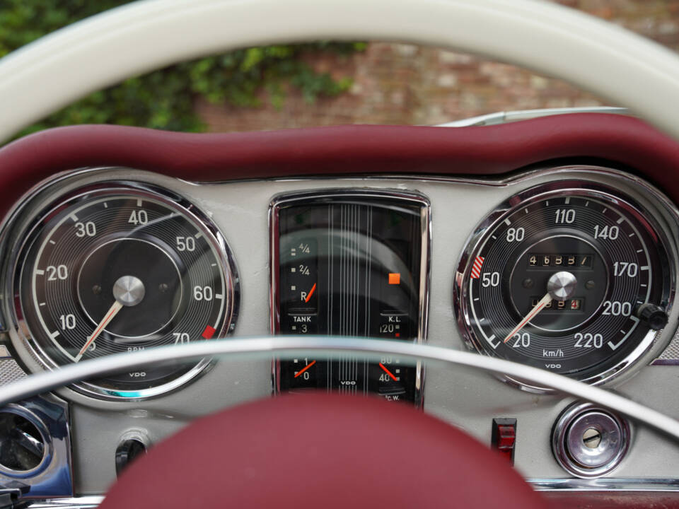 Image 40/50 of Mercedes-Benz 280 SL (1969)