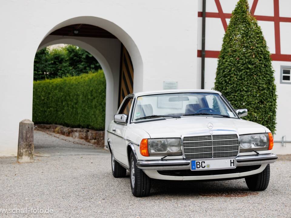 Bild 7/28 von Mercedes-Benz 230 C (1980)
