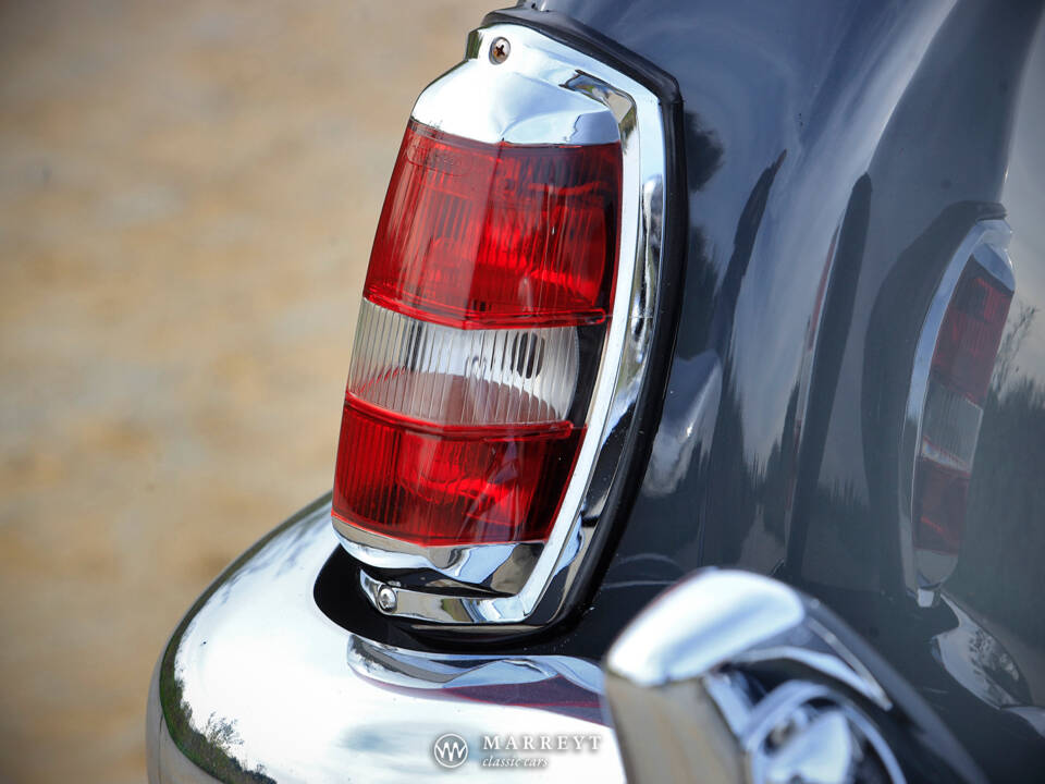 Image 46/59 of Mercedes-Benz 190 SL (1958)