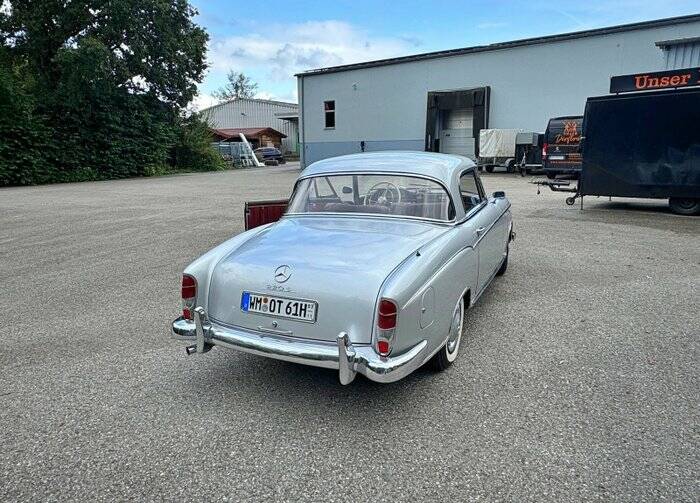 Image 3/7 de Mercedes-Benz 220 S (1958)