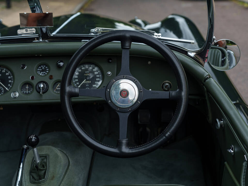 Image 14/25 of Jaguar XK 140 OTS (1956)