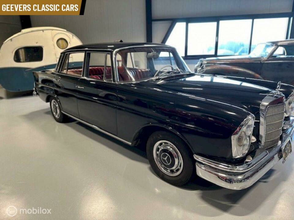 Image 3/20 de Mercedes-Benz 220 S b (1963)