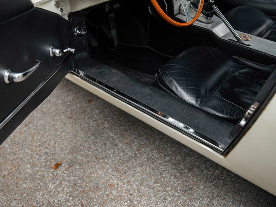 Image 36/50 de Jaguar Type E 3.8 (1963)