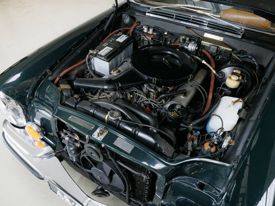 Image 32/32 of Mercedes-Benz 280 SE 3,5 (1971)