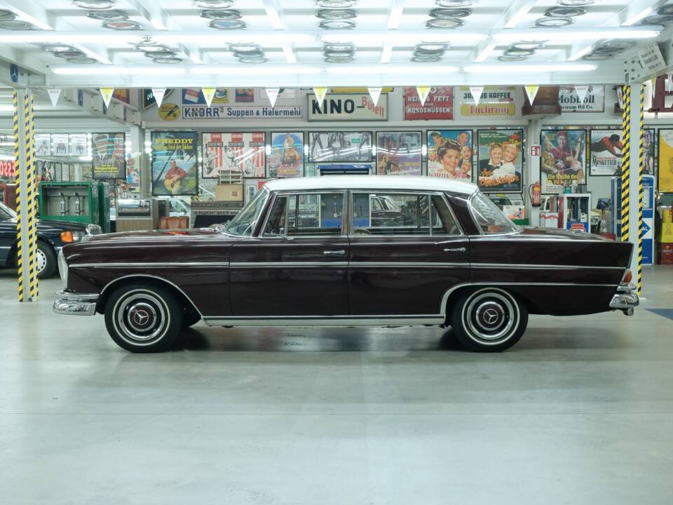 Image 4/50 of Mercedes-Benz 300 SE lang (1965)