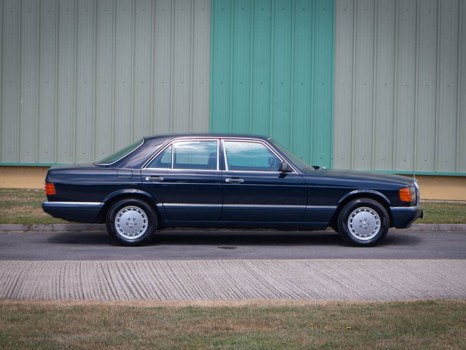 Bild 4/29 von Mercedes-Benz 300 SE (1990)